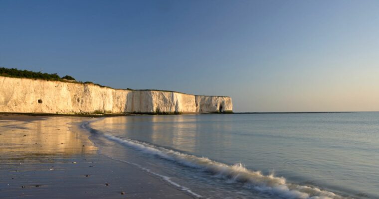 Kingsgate Bay shore line and cliffs